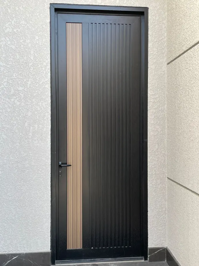 Aluminum door in cladding