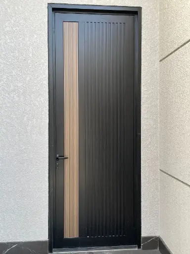 باب المونيوم في كلادينج